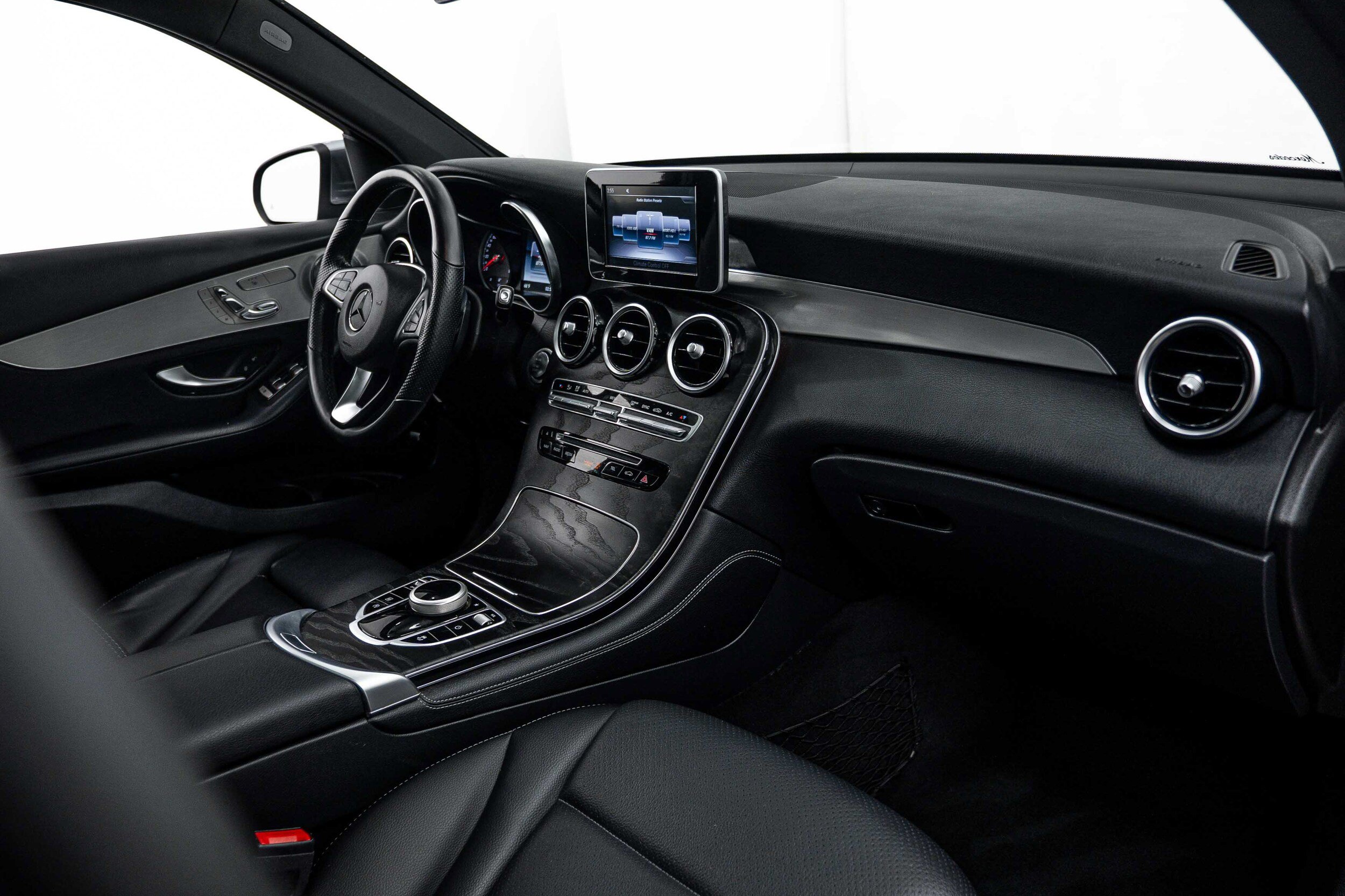Used 2019 Mercedes-Benz GLC 300 4MATIC image 8