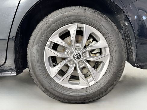 Certified 2026 Toyota Sienna LE FWD image 31