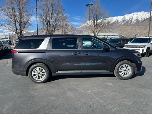 Used 2024 Kia Carnival LX image 6