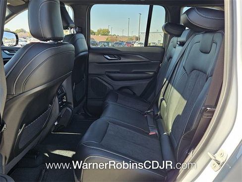 New 2025 Jeep Grand Cherokee Altitude image 6