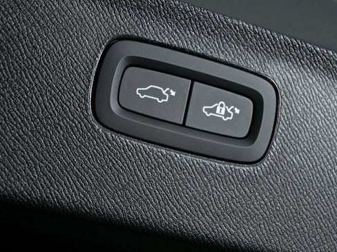 New 2026 Volvo XC90 B6 Plus w/ Protection Package Premier image 34