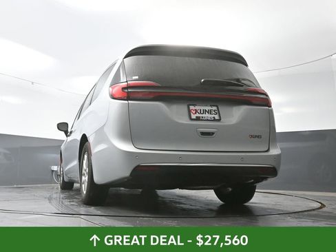 Used 2024 Chrysler Pacifica Touring-L image 56