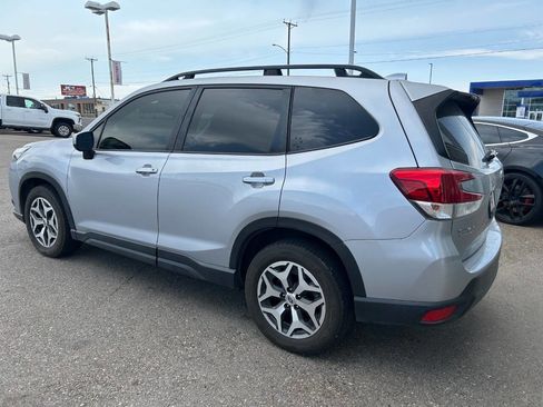 Used 2022 Subaru Forester Premium image 6