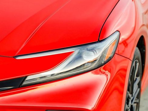 Used 2025 Toyota Camry SE image 5