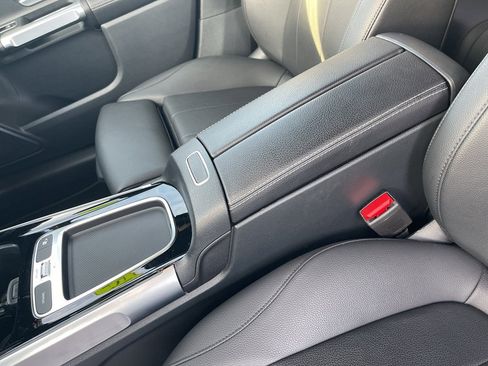 Used 2024 Mercedes-Benz GLB 250 4MATIC image 16