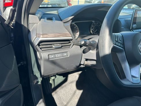 Used 2025 Nissan Altima 2.5 SV image 38