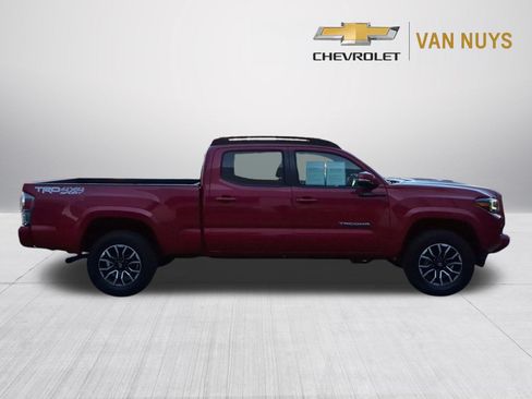 Used 2022 Toyota Tacoma TRD Sport w/ TRD Premium Sport Package AWD/4WD image 4