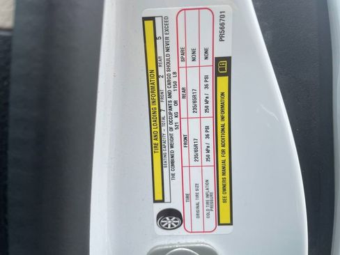 Used 2023 Chrysler Pacifica Touring-L image 31