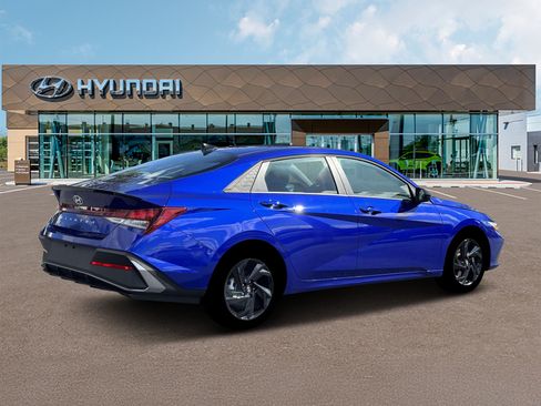 Used 2026 Hyundai Elantra Sport FWD image 8