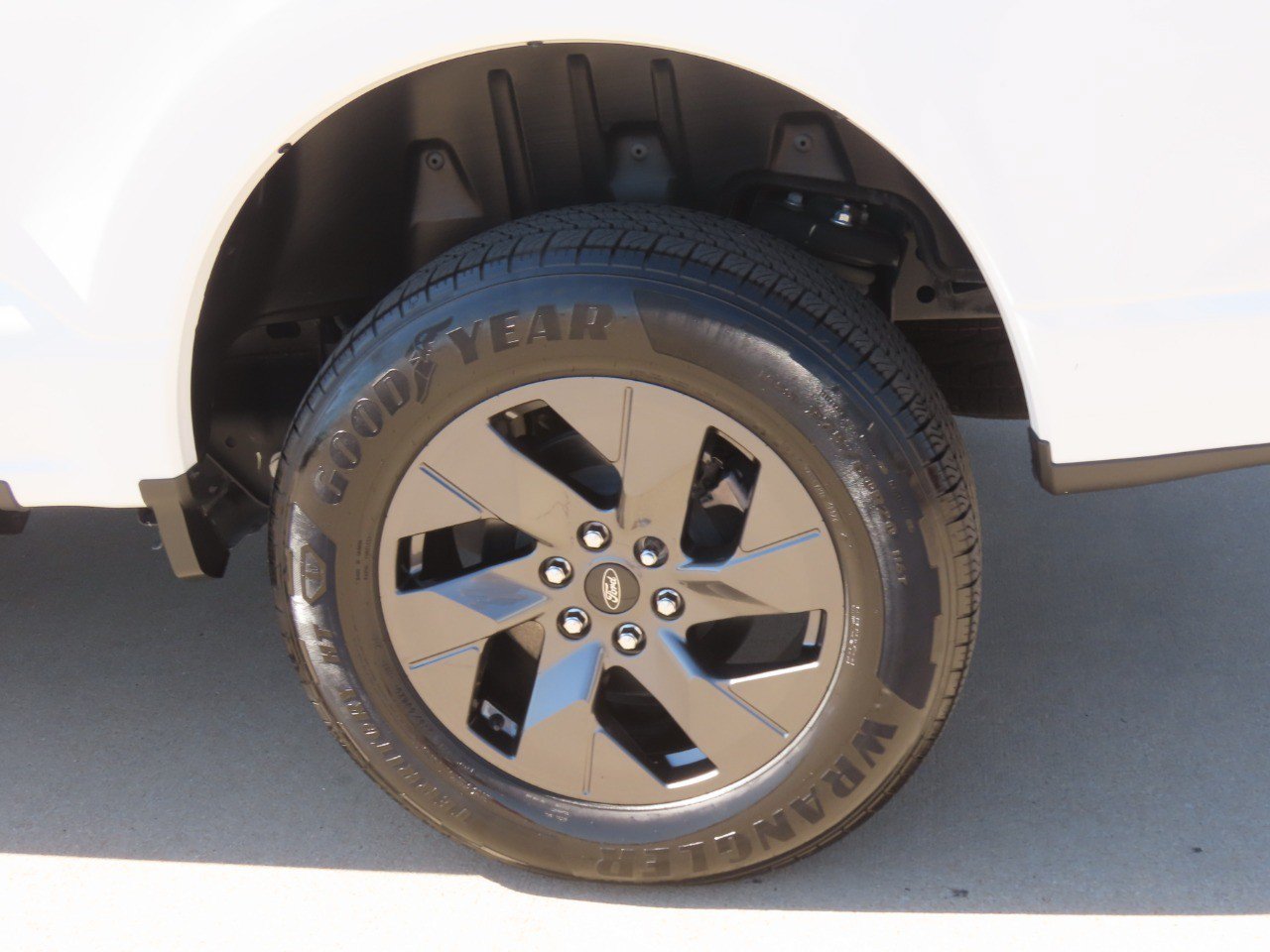 Used 2024 Ford F150 Lightning XLT w/ Max Trailer Tow Package AWD/4WD image 18