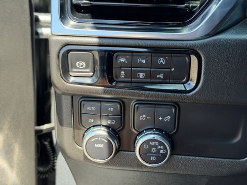 Used 2025 GMC Yukon XL Denali AWD/4WD image 18