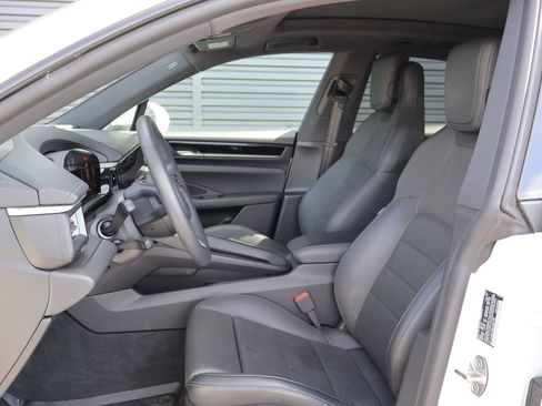 Used 2025 Porsche Macan 4 Electric image 5