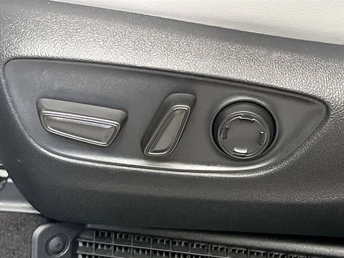 Used 2026 Toyota Sienna XLE image 15