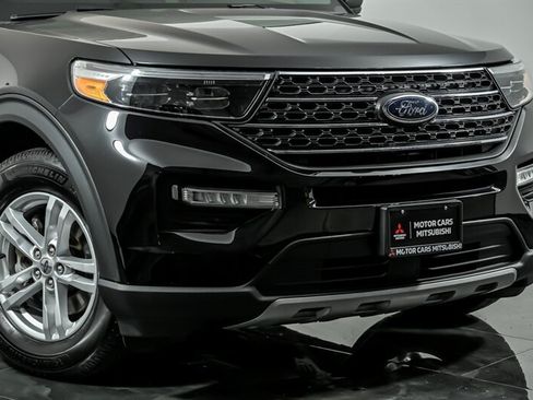 Used 2022 Ford Explorer XLT w/ Equipment Group 202A AWD/4WD image 2