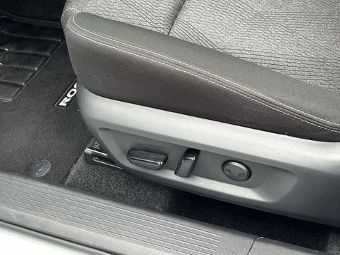 Used 2024 Nissan Rogue SV AWD/4WD image 28