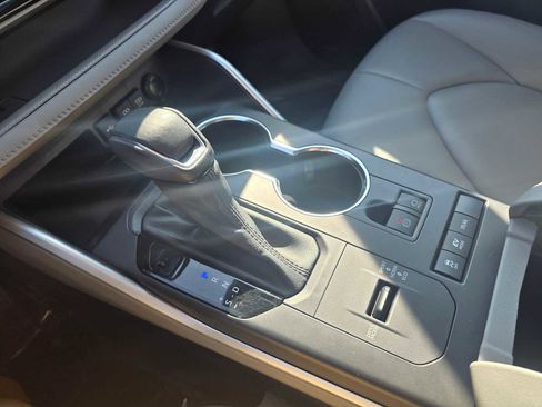 Used 2020 Toyota Highlander XLE image 31