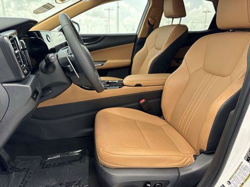 Certified 2025 Lexus NX 250 FWD w/ Accessory Package (Z2) image 11