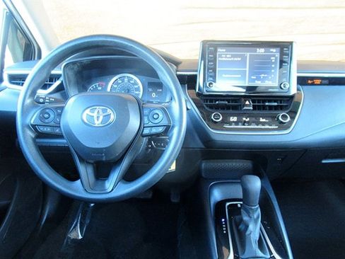 Used 2022 Toyota Corolla LE image 17