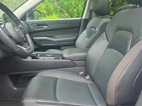 Certified 2024 Nissan Pathfinder SL w/ SL Premium Package AWD/4WD image 5