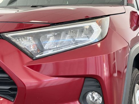 Used 2019 Toyota RAV4 XLE Premium FWD image 11