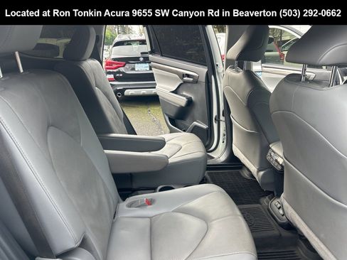 Used 2020 Toyota Highlander Platinum image 16