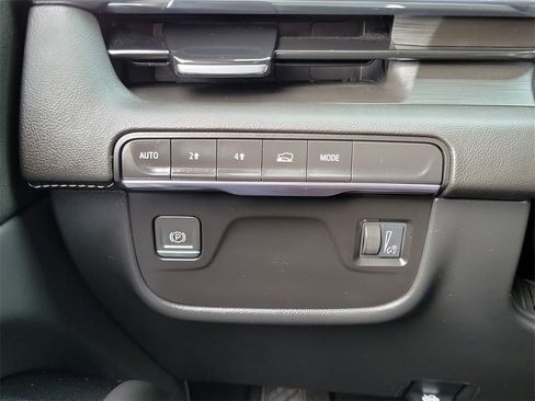 Used 2021 Cadillac Escalade ESV Premium Luxury image 17