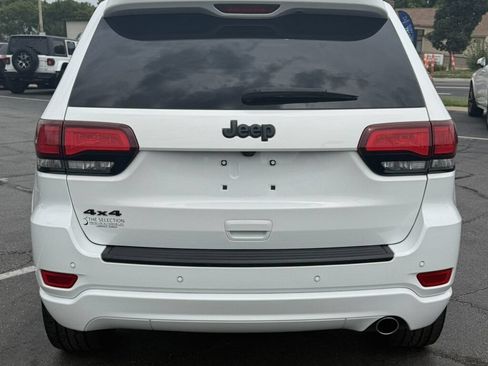 Used 2020 Jeep Grand Cherokee Altitude AWD/4WD image 14