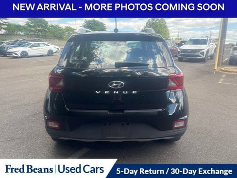 Used 2023 Hyundai Venue SEL FWD image 7