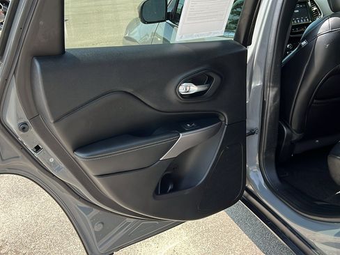 Used 2021 Jeep Cherokee Limited image 21