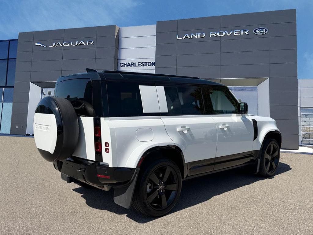 Used 2025 Land Rover Defender 110 X-Dynamic SE AWD/4WD image 5