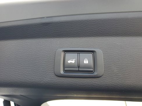 Used 2025 Mitsubishi Outlander SE image 17