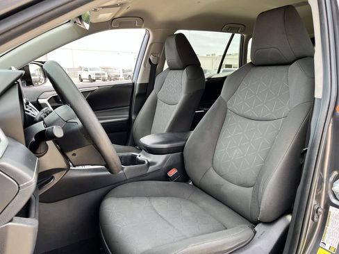 Used 2024 Toyota RAV4 XLE image 23