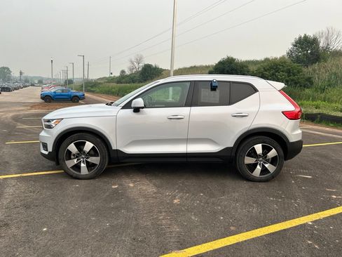 Used 2022 Volvo XC40 T5 Momentum w/ Premium Package AWD/4WD image 10