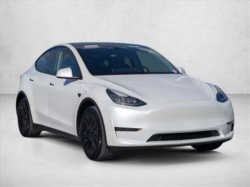 Used 2021 Tesla Model Y Long Range image 3