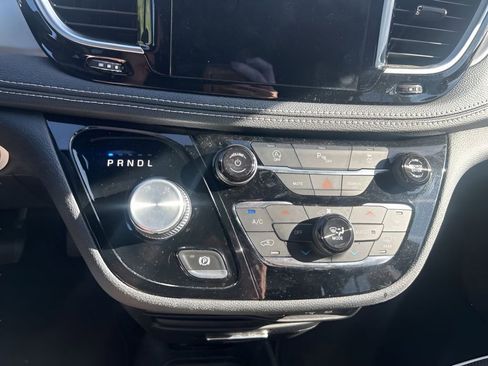 Used 2020 Chrysler Pacifica Limited w/ S Appearance Package image 27