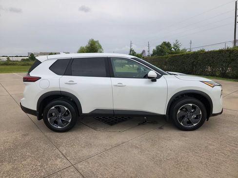 Used 2026 Nissan Rogue SV FWD image 4