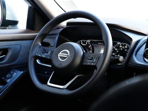 Used 2021 Nissan Rogue SV image 21