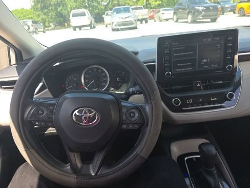 Used 2021 Toyota Corolla LE FWD image 2