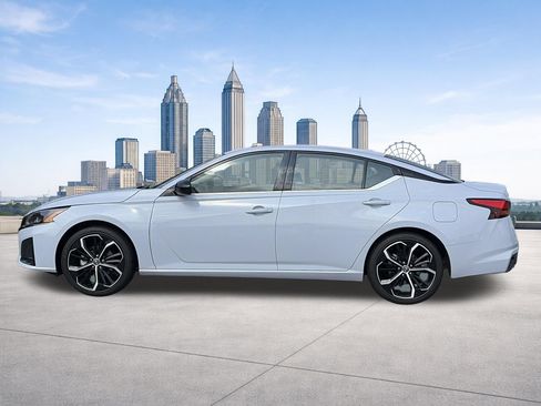 Certified 2025 Nissan Altima 2.5 SR w/ SR Premium Package FWD image 2