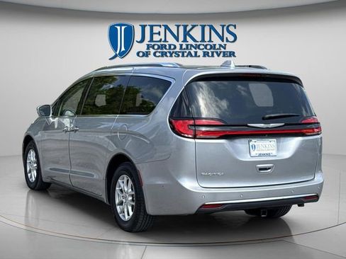 Used 2021 Chrysler Pacifica Touring-L w/ Premium & Safety Sphere Group image 11