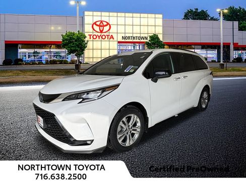 Used 2023 Toyota Sienna XSE w/ XSE Plus Package image 1