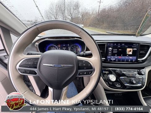 Used 2021 Chrysler Pacifica Limited image 14