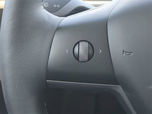 Used 2024 Tesla Model Y Long Range image 25