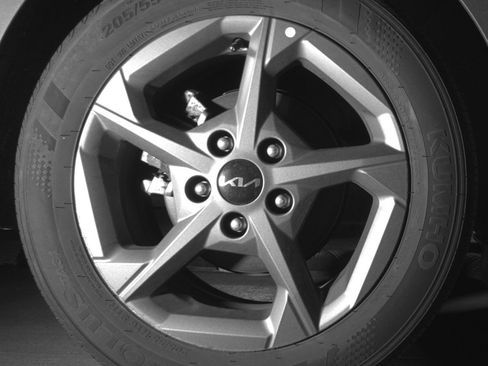 Used 2025 Kia K4 LXS image 15