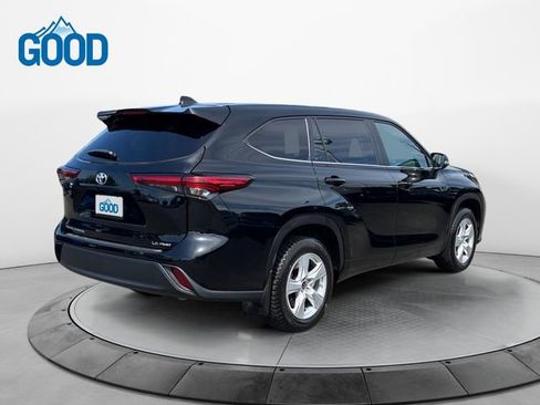 Used 2023 Toyota Highlander LE image 5