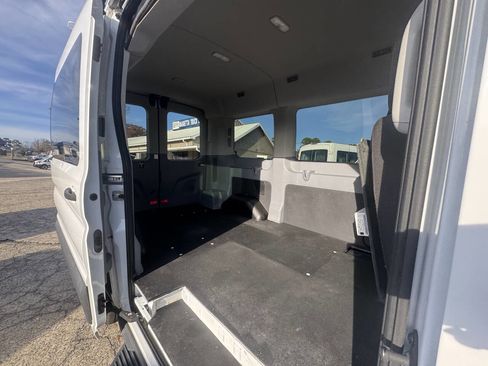 Used 2018 Ford Transit 150 XLT image 11