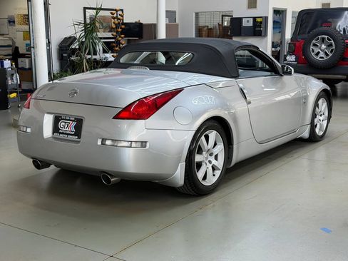 Used 2004 Nissan 350Z Touring RWD image 2