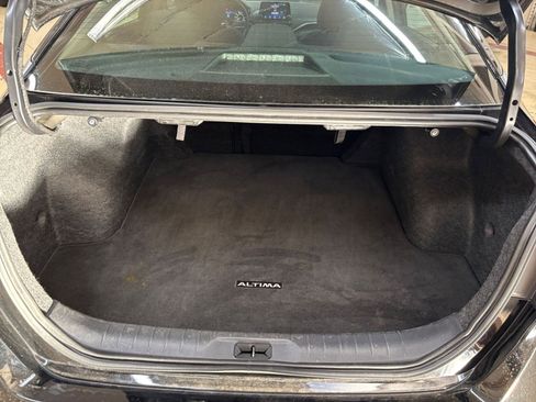 Used 2025 Nissan Altima 2.5 SV FWD image 31