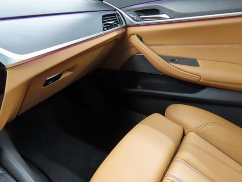 Used 2022 BMW 530i xDrive image 18