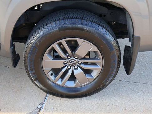 Certified 2025 Nissan Frontier SV w/ SV Convenience Package RWD image 10